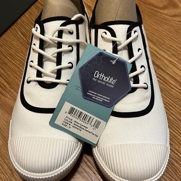 Shoes - Picture 3 of 4